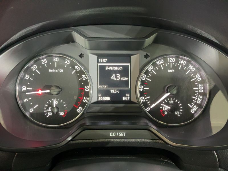 Skoda Octavia 1.6 TDI Ambition — zdjęcie 13