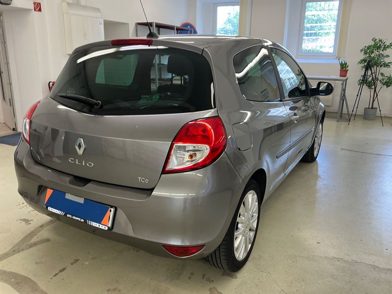Renault Clio 1.2 Luxe — zdjęcie 2
