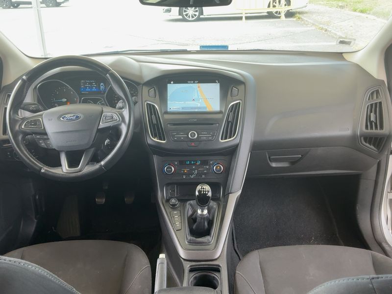 Ford Focus 1.5 TDCi Business — zdjęcie 12