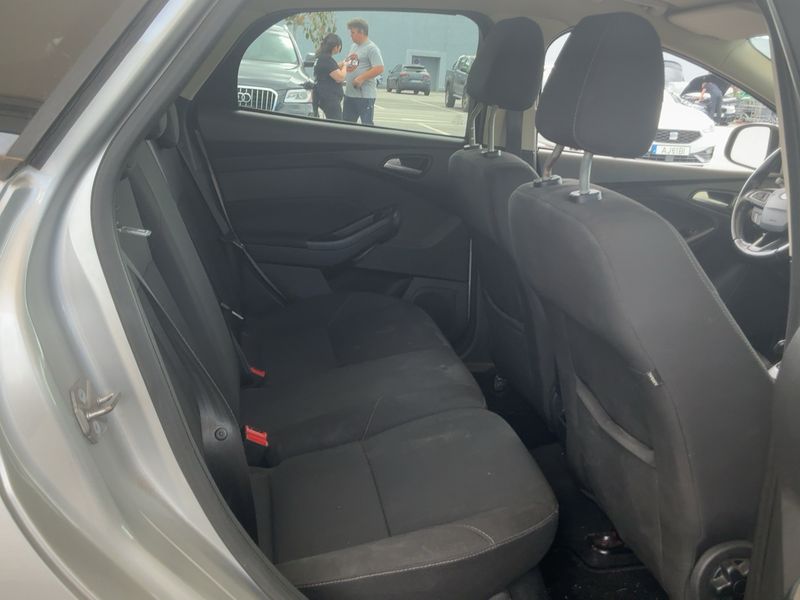 Ford Focus 1.5 TDCi Business — zdjęcie 14
