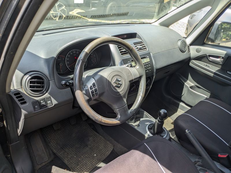 Suzuki SX4 1.6 Comfort — zdjęcie 11