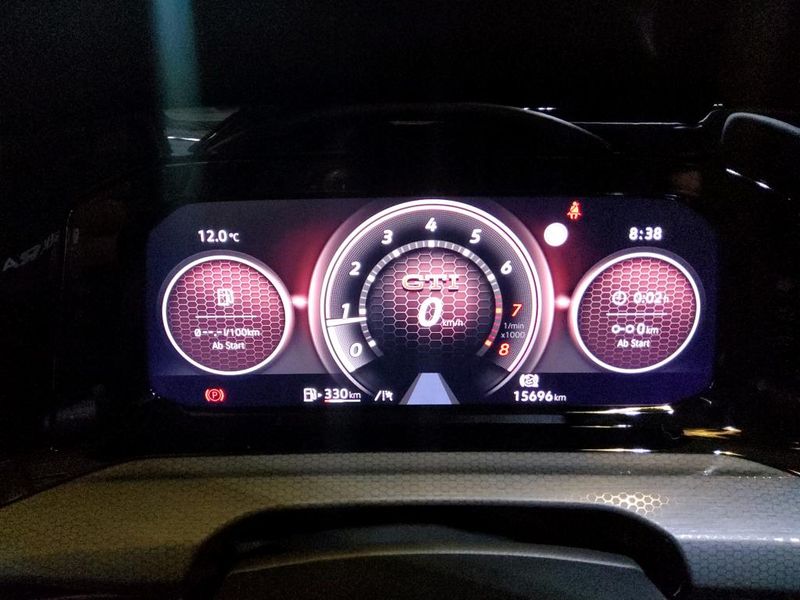 Volkswagen Golf VIII 2.0 TSI GTI — zdjęcie 17