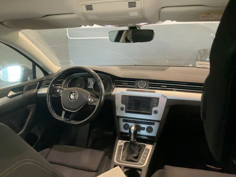 Volkswagen Passat 2.0 TDI Business Line BlueMotion Tech 2017 – снимка 17