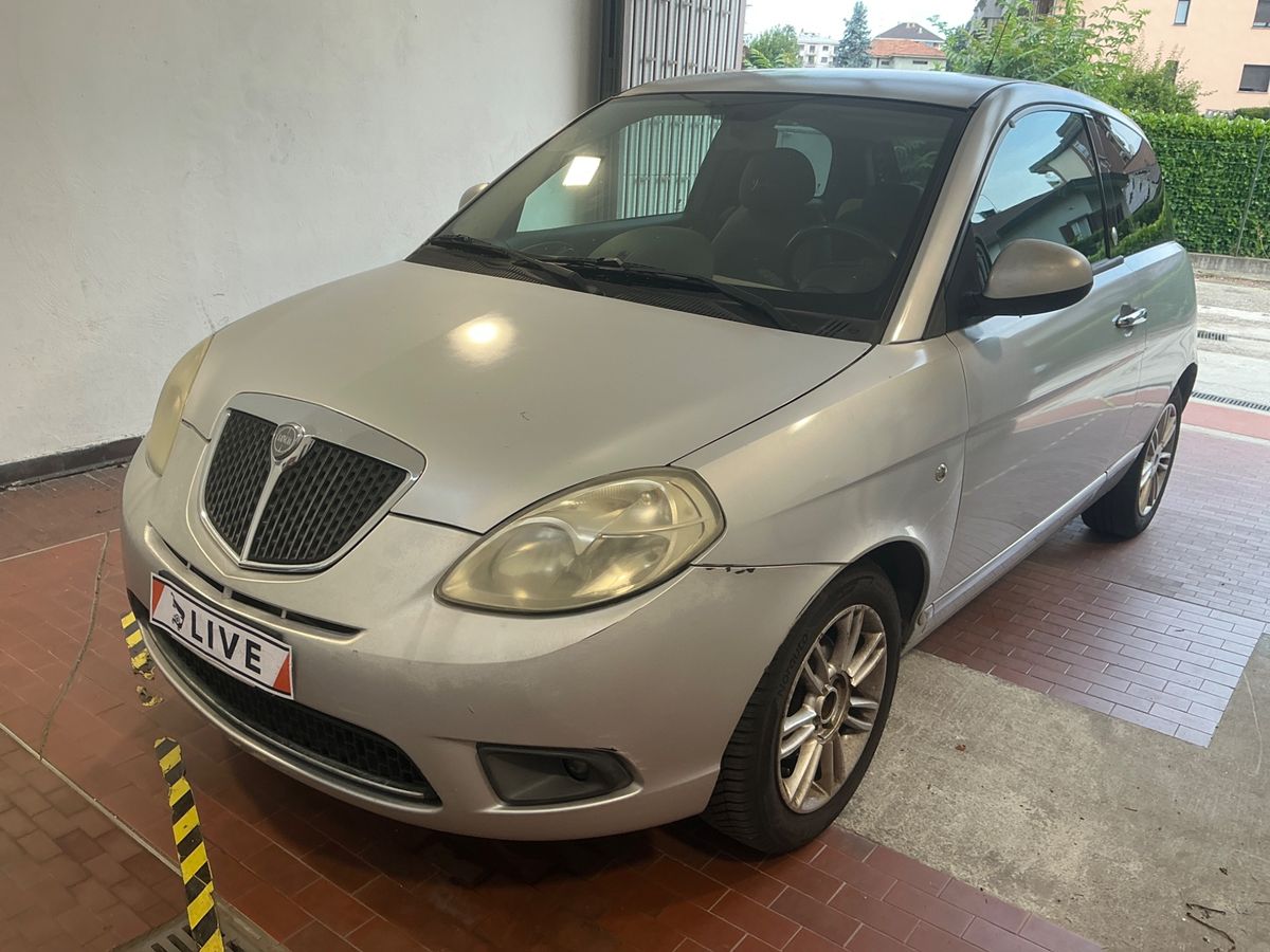 Lancia Ypsilon 2010 — photo 1