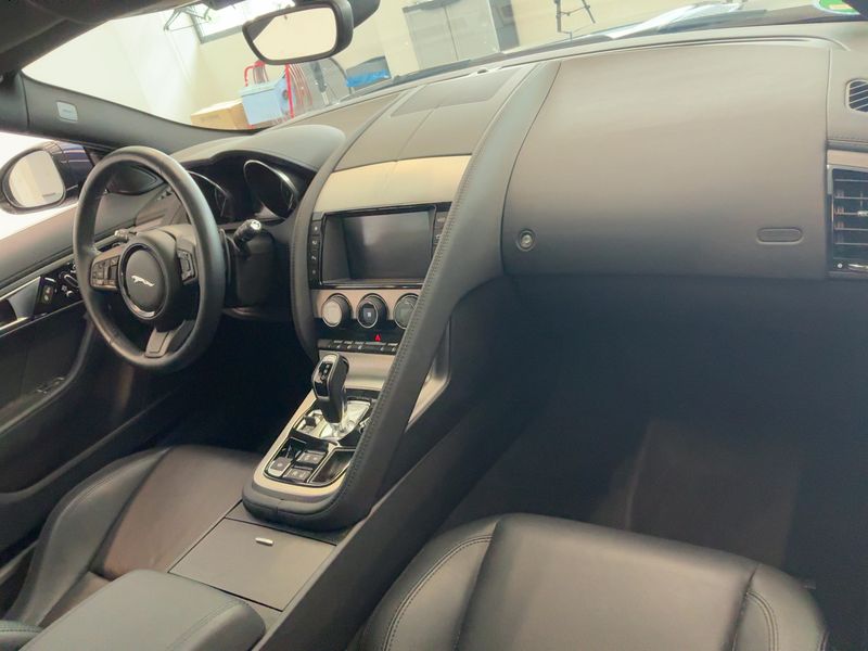 Jaguar F-TYPE 3.0 V6 — zdjęcie 12