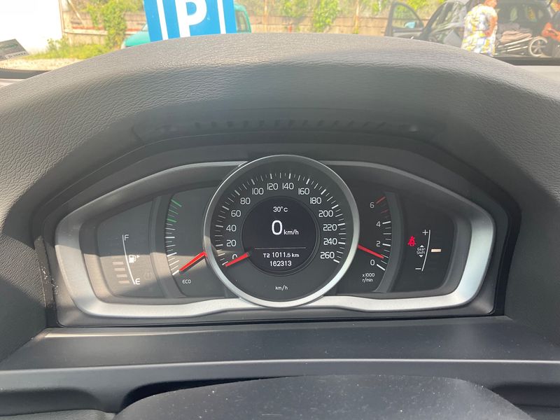 Volvo V60 2.0 D3 Momentum — zdjęcie 13
