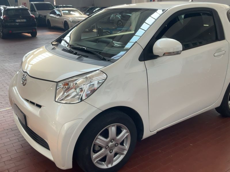 Toyota iQ 1.0 VVT-i — zdjęcie 2