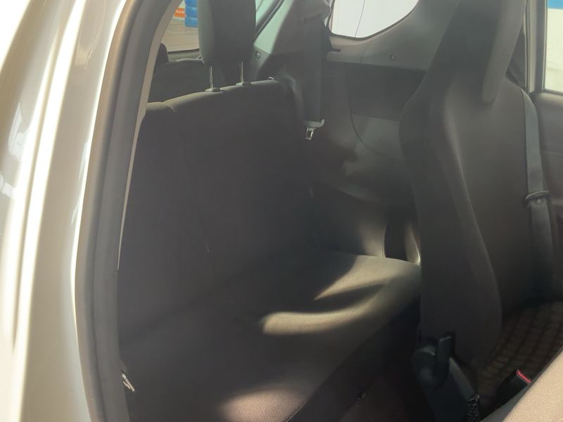 Toyota iQ 1.0 VVT-i — zdjęcie 14