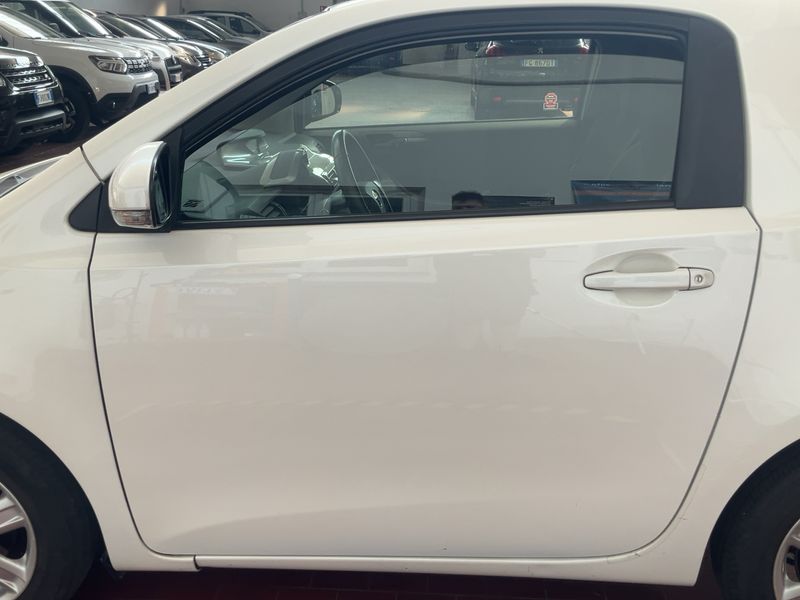 Toyota iQ 1.0 VVT-i — zdjęcie 4