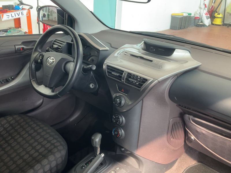 Toyota iQ 1.0 VVT-i — zdjęcie 12