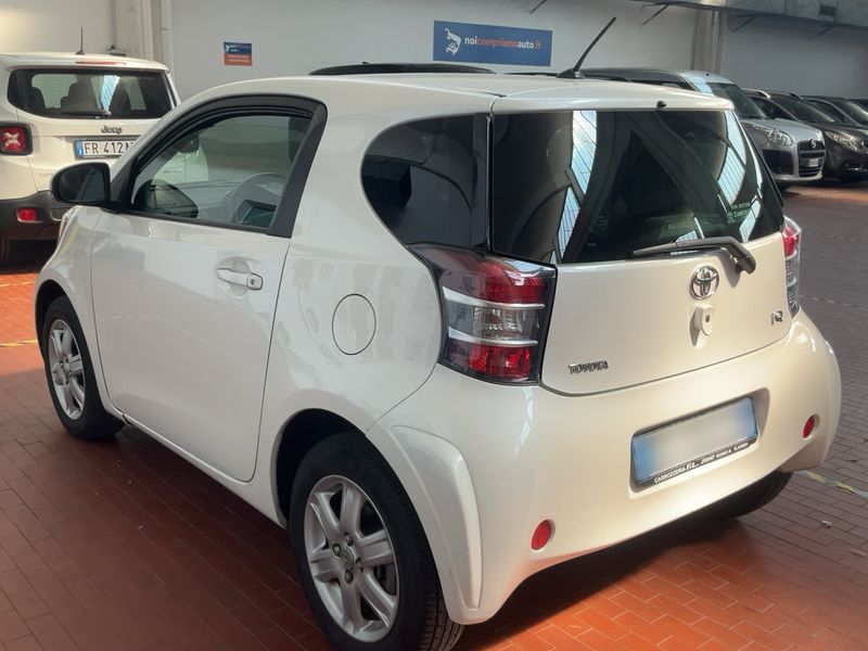 Toyota iQ 1.0 VVT-i — zdjęcie 3