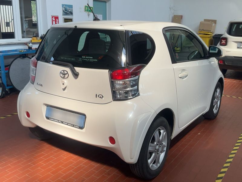 Toyota iQ 1.0 VVT-i — zdjęcie 6