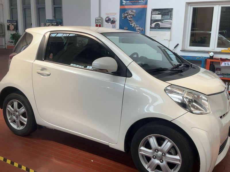 Toyota iQ 1.0 VVT-i — zdjęcie 8
