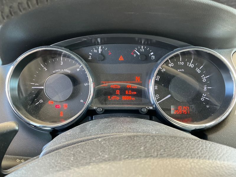 Peugeot 5008 1.6 Blue-HDi Allure — zdjęcie 4