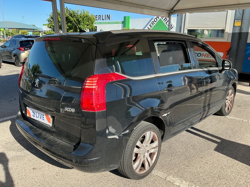 Peugeot 5008 1.6 Blue-HDi Allure — zdjęcie 2