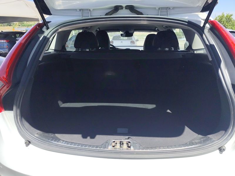 Volvo V60 Cross Country 2.0 D3 Plus — zdjęcie 9