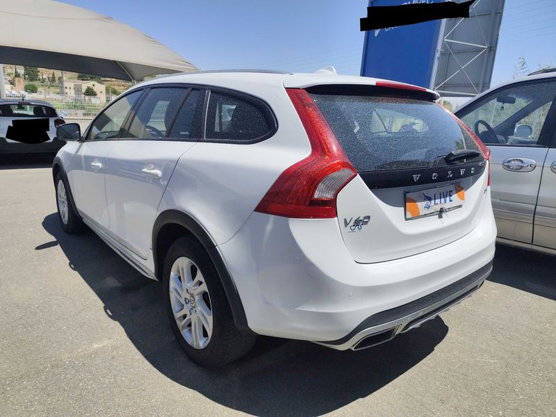 Volvo V60 Cross Country 2.0 D3 Plus — zdjęcie 3