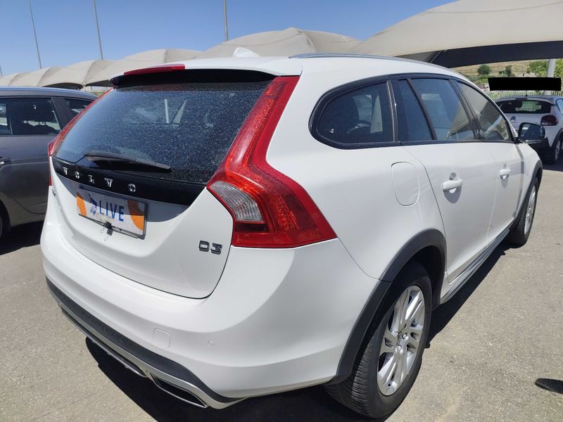 Volvo V60 Cross Country 2.0 D3 Plus — zdjęcie 5
