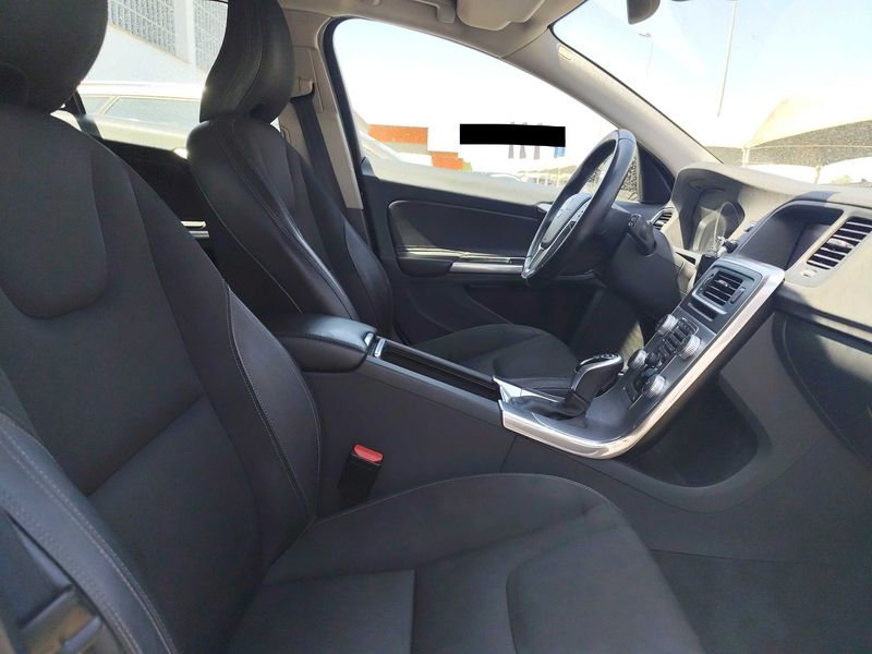 Volvo V60 Cross Country 2.0 D3 Plus — zdjęcie 10