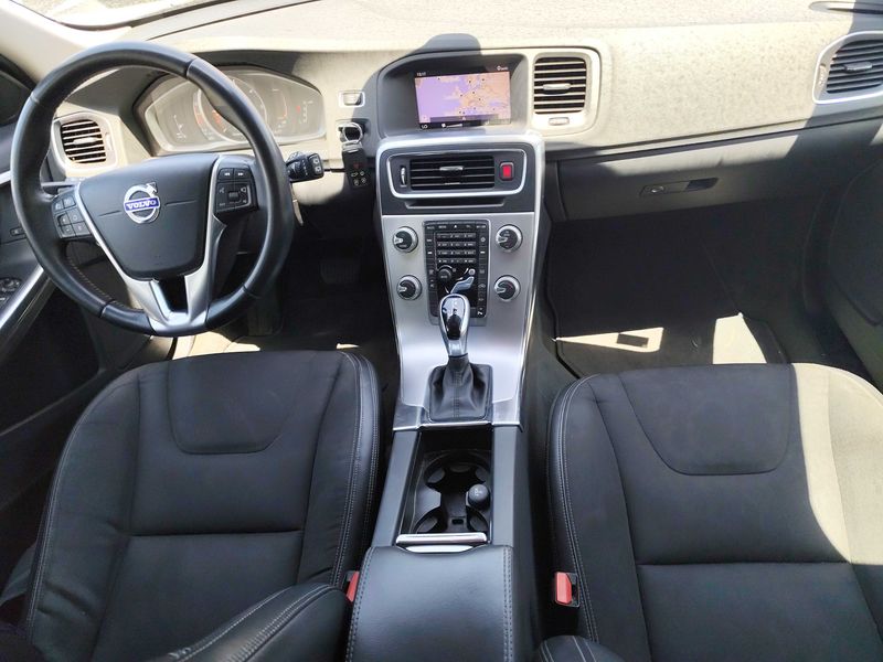 Volvo V60 Cross Country 2.0 D3 Plus — zdjęcie 11