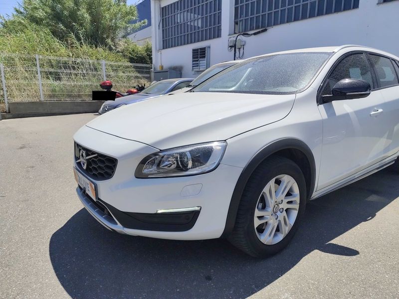 Volvo V60 Cross Country 2.0 D3 Plus — zdjęcie 2