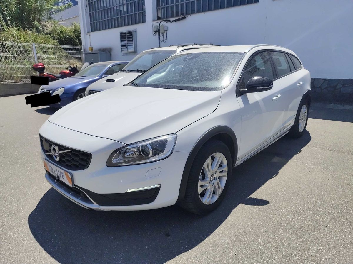 Volvo V60 2017 — photo 1