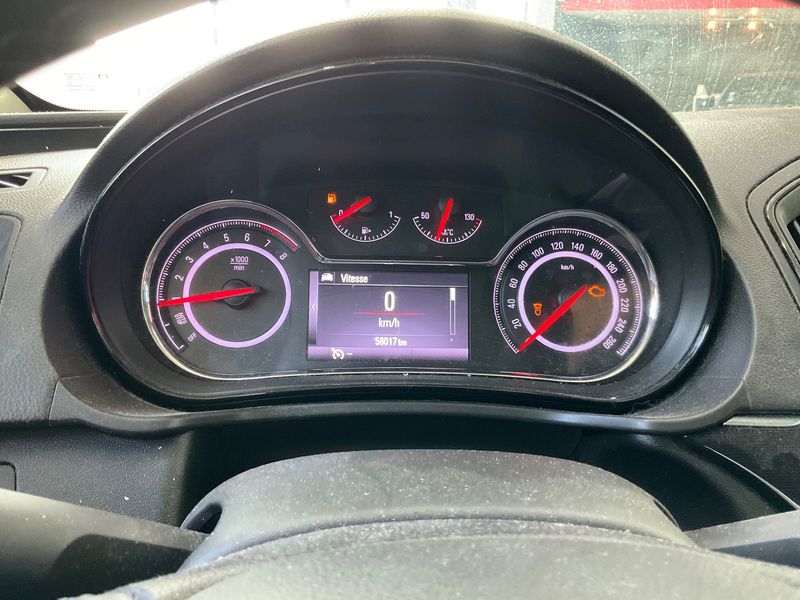 Opel Insignia 1.6 SIDI Turbo Cosmo — zdjęcie 13