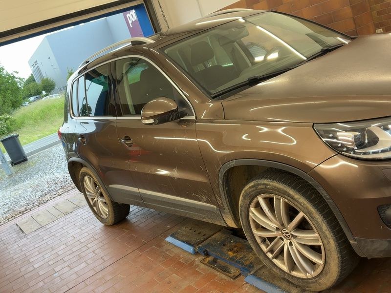 Volkswagen Tiguan 2.0 TDI Sport & Style 4Motion — zdjęcie 8