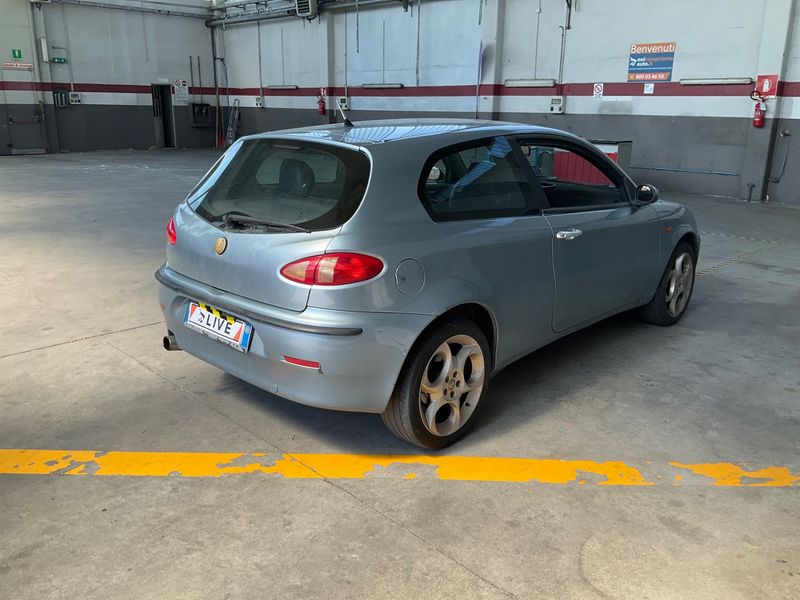 Alfa Romeo Alfa 147 1.6 T.Spark Distinctive — zdjęcie 2