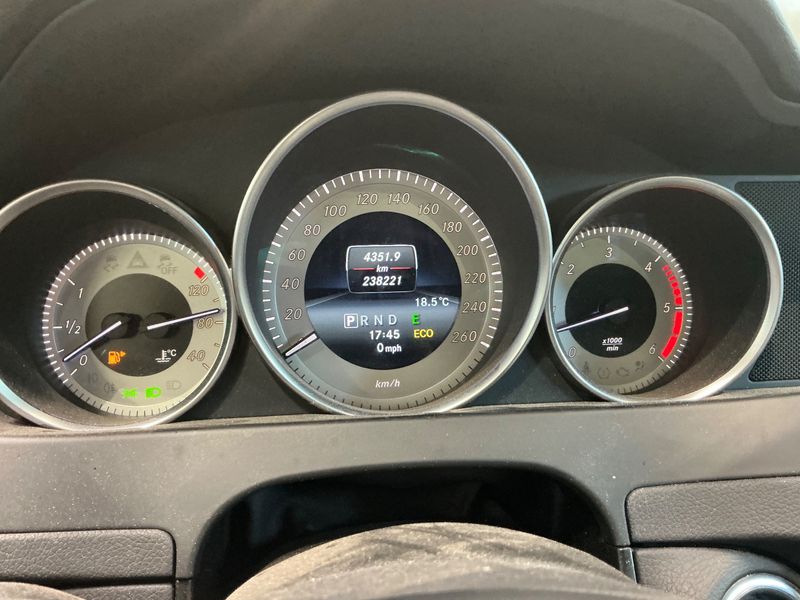 Mercedes-Benz C-Klasse C 350 CDI T BlueEfficiency Avantgarde — zdjęcie 13