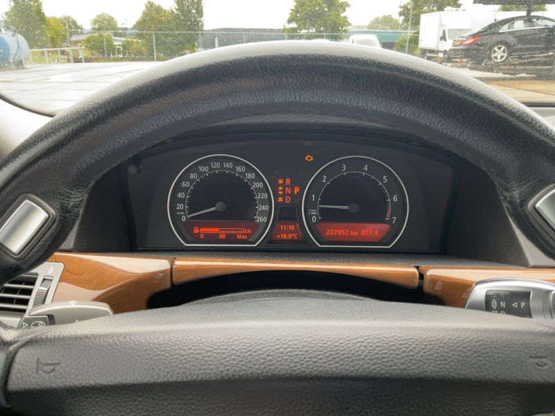 BMW 7er 740i — zdjęcie 13
