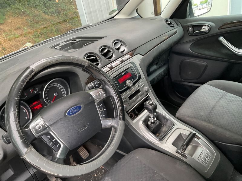 Ford Galaxy 2.0 TDCi Ghia — zdjęcie 3