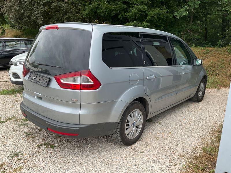 Ford Galaxy 2.0 TDCi Ghia — zdjęcie 2