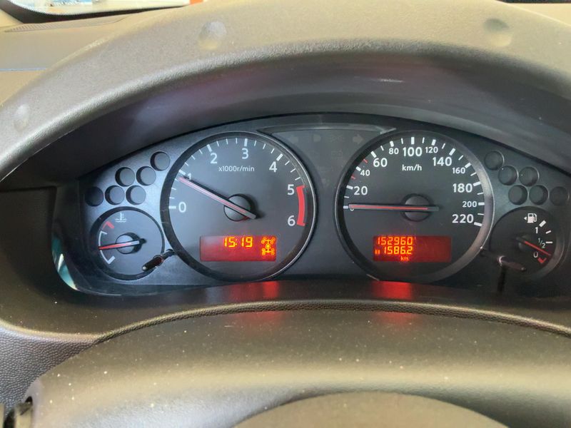 Nissan Navara Pick-up 2.5 dCi Double Cab XE 4x4 — zdjęcie 13