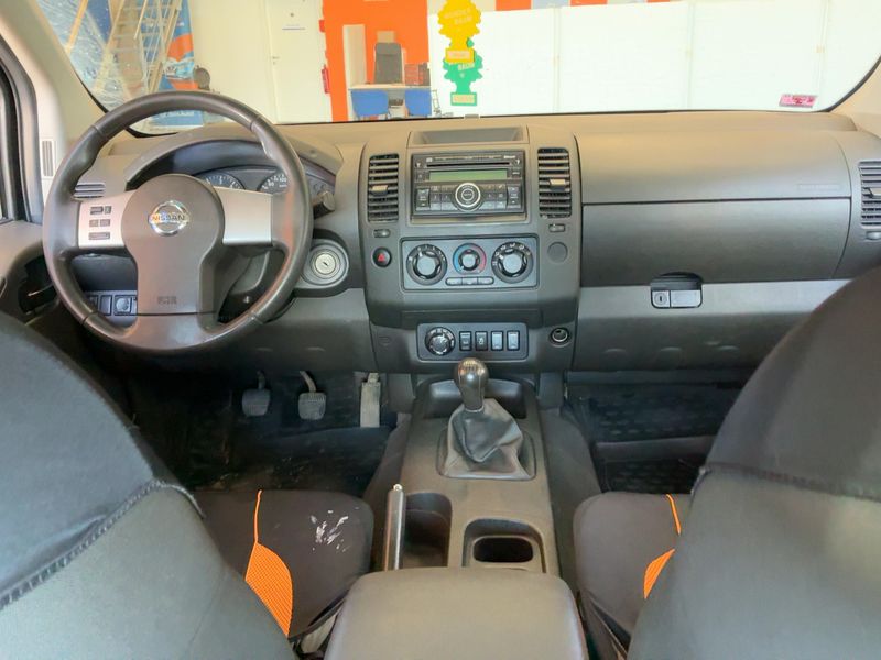 Nissan Navara Pick-up 2.5 dCi Double Cab XE 4x4 — zdjęcie 12