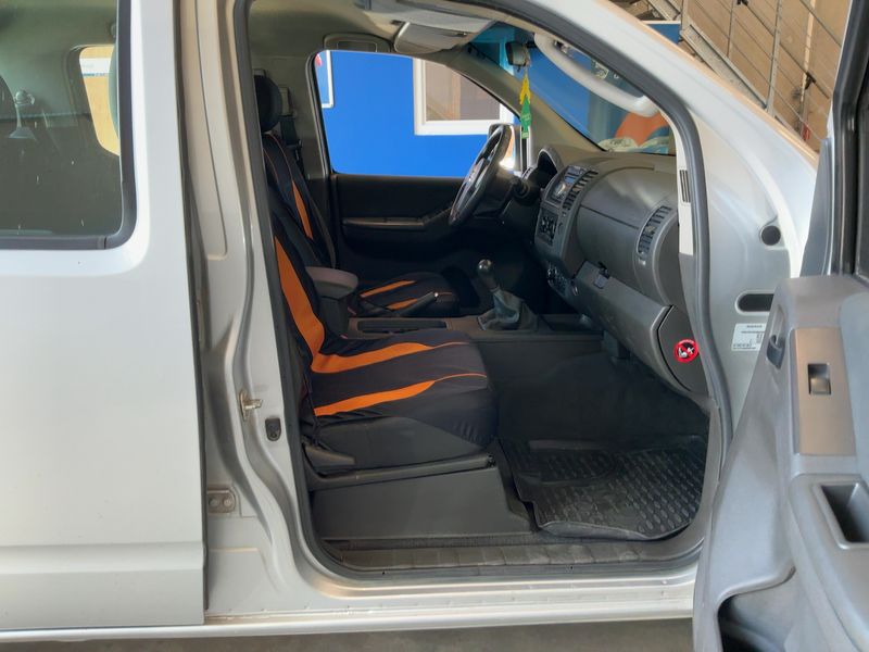 Nissan Navara Pick-up 2.5 dCi Double Cab XE 4x4 — zdjęcie 11