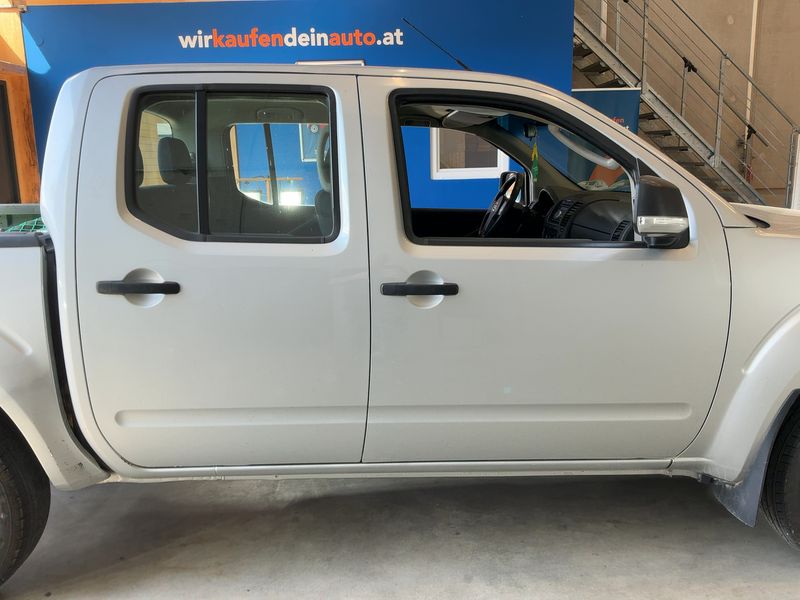 Nissan Navara Pick-up 2.5 dCi Double Cab XE 4x4 — zdjęcie 7