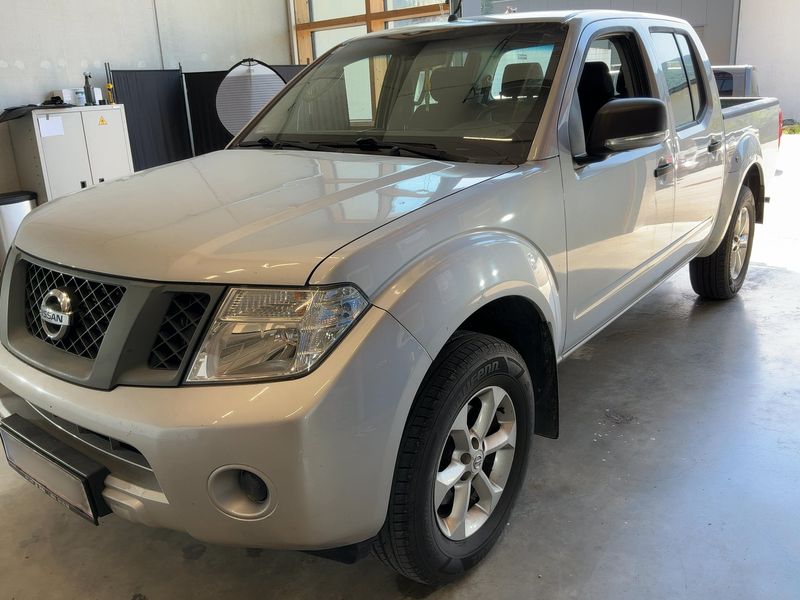Nissan Navara Pick-up 2.5 dCi Double Cab XE 4x4 — zdjęcie 2