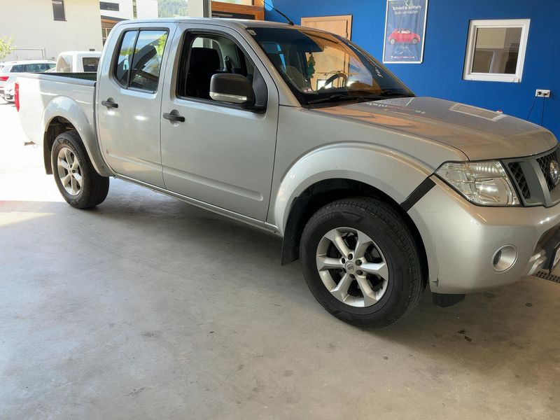 Nissan Navara Pick-up 2.5 dCi Double Cab XE 4x4 — zdjęcie 8