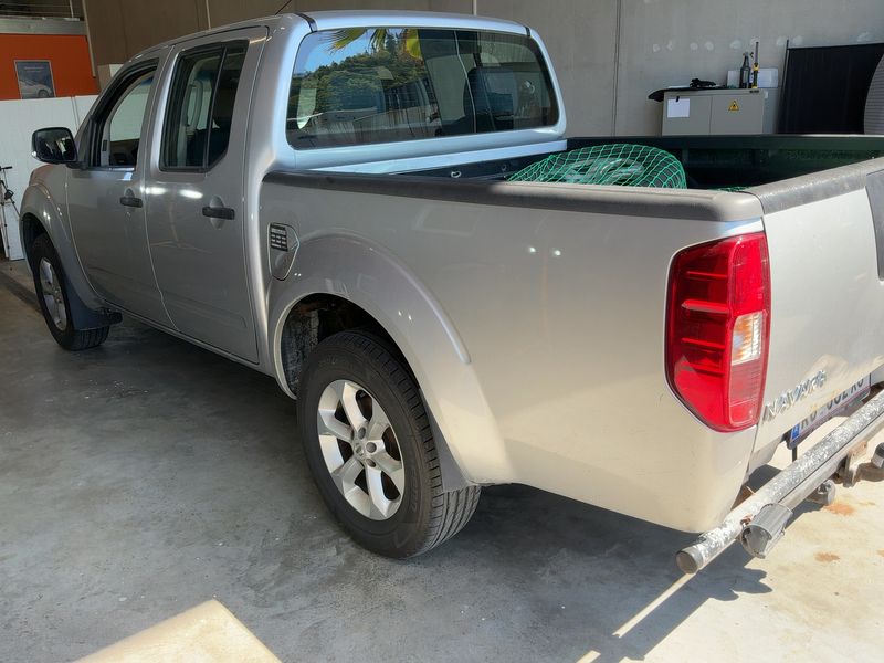 Nissan Navara Pick-up 2.5 dCi Double Cab XE 4x4 — zdjęcie 3