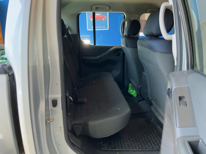 Nissan Navara Pick-up 2.5 dCi Double Cab XE 4x4 — zdjęcie 14