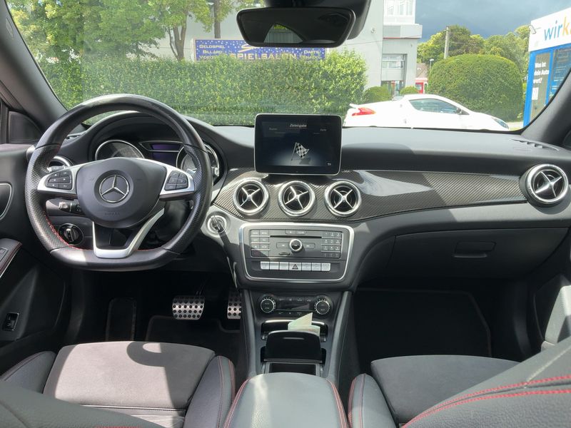 Mercedes-Benz CLA-Klasse CLA 200 AMG Line — zdjęcie 12