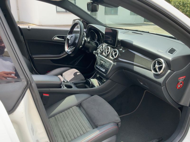 Mercedes-Benz CLA-Klasse CLA 200 AMG Line — zdjęcie 11
