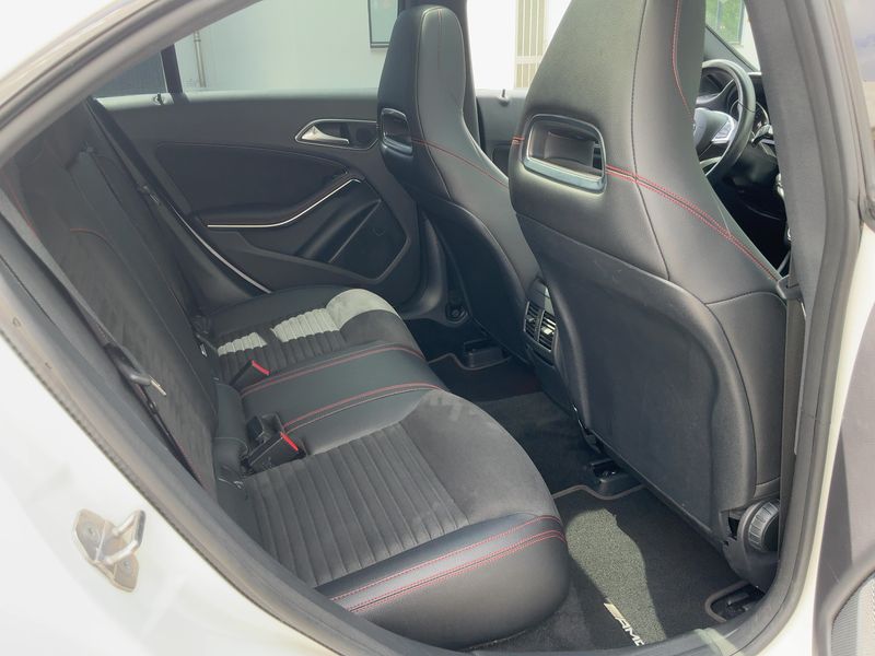 Mercedes-Benz CLA-Klasse CLA 200 AMG Line — zdjęcie 14