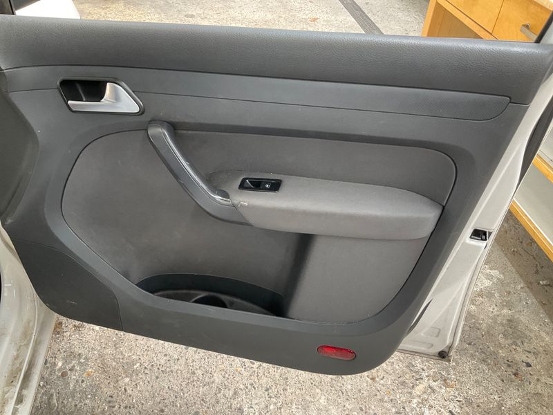 Volkswagen Caddy 1.6 TDI Maxi Trendline 2014 – снимка 38