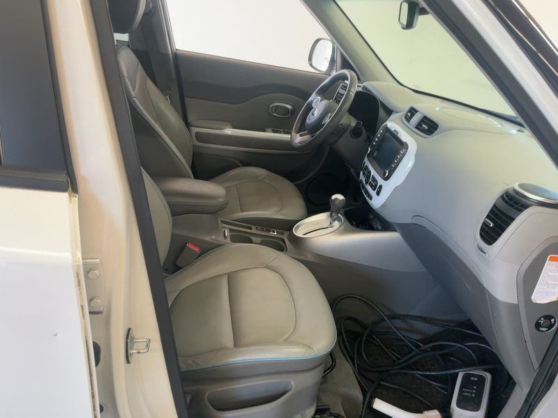Kia Soul electric drive 81 kW EV — zdjęcie 11