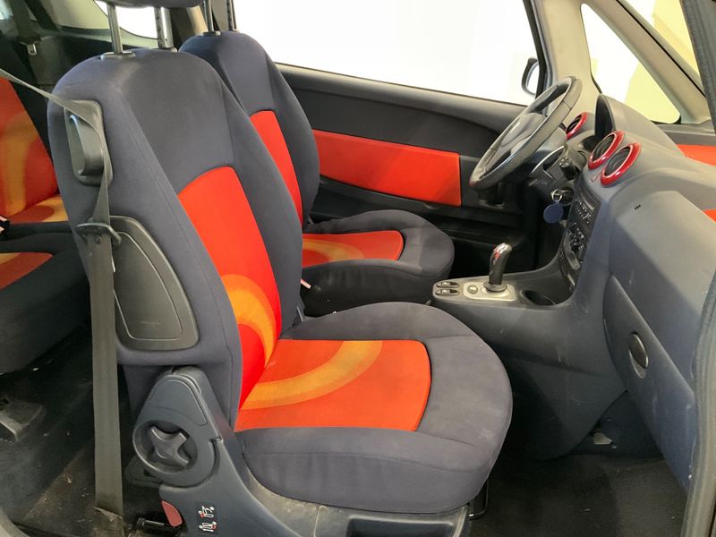 Peugeot 1007 1.4 Dolce — zdjęcie 3