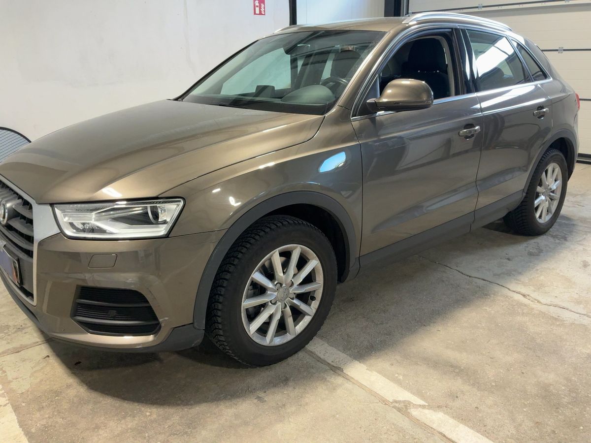 Audi Q3 2016 — photo 1