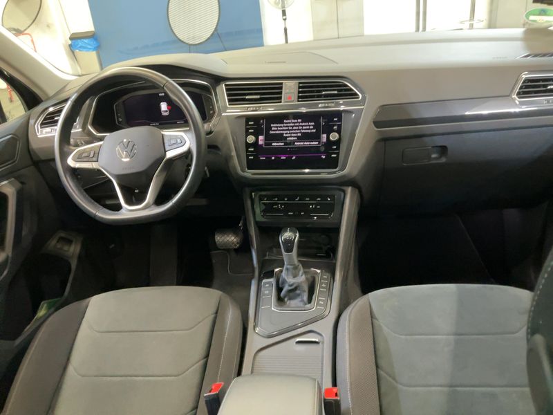 Volkswagen Tiguan 1.4 eHybrid Elegance — zdjęcie 12