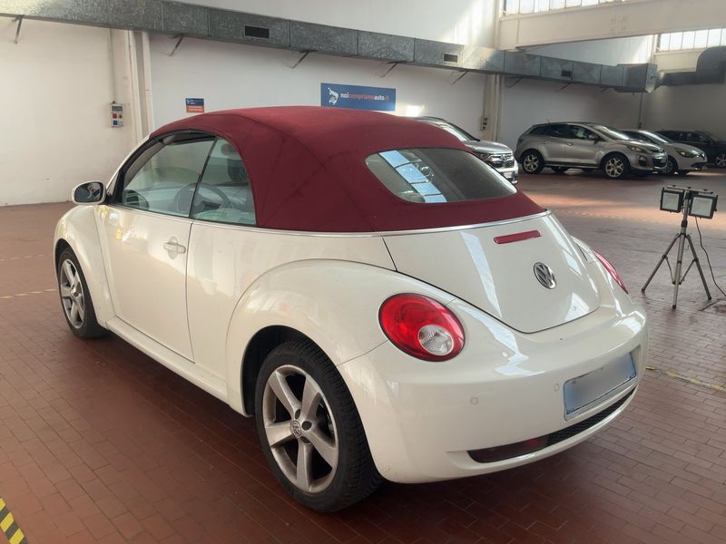 Volkswagen New Beetle 1.9 TDI Red Edition — zdjęcie 3